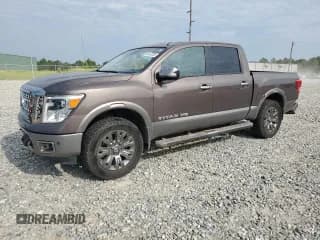✅ 2018 Nissan Titan SL • VIN: 1N6AA1E57JN509161 • Lot: 63402265. Wystawiony na Copart z przebiegiem 86 515 mil. Bezpłatny archiwum sprzedaży aukcyjnych z USA i szczegółowy raport historii pojazdu na DreamBid. Zdjęcie 1.