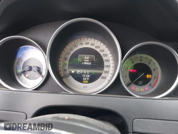 ✅ 2013 Mercedes-Benz C 300 Luxury • VIN: WDDGF8AB9DR245916 • Lot: 43772459. Wystawiony na IAAI z przebiegiem 178 935 mil. Bezpłatny archiwum sprzedaży aukcyjnych z USA i szczegółowy raport historii pojazdu na DreamBid. Zdjęcie 7.