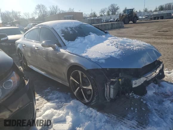 ✅ 2017 Audi RS 7 Prestige • VIN: WUAWAAFC8HN903853 • Lot: 86112964. Wystawiony na Copart z przebiegiem 57 313 mil. Bezpłatny archiwum sprzedaży aukcyjnych z USA i szczegółowy raport historii pojazdu na DreamBid. Zdjęcie 4.