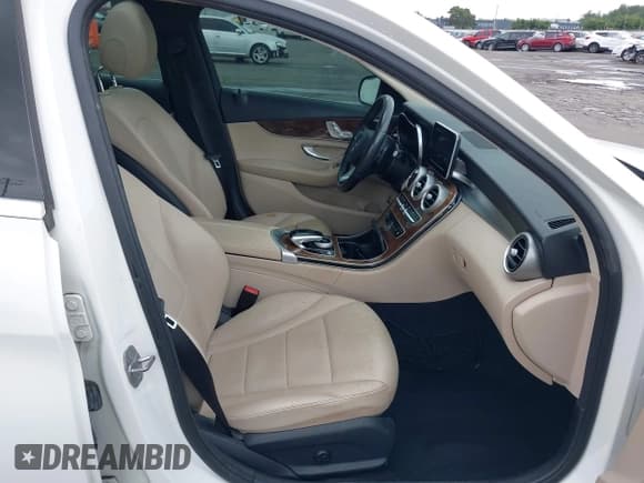 ✅ 2016 Mercedes-Benz C 300 • VIN: 55SWF4JB5GU158957 • Lot: 42385975. Wystawiony na IAAI z przebiegiem 133 486 mil. Bezpłatny archiwum sprzedaży aukcyjnych z USA i szczegółowy raport historii pojazdu na DreamBid. Zdjęcie 5.