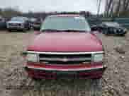 1997 Chevrolet Blazer LS z VIN 1GNDT13W6V2182627, wystawiony jako Copart lot #81456354 z przebiegiem 183 550 mil mil oraz Szkoda całkowita • Salvage title. Historia ofert i sprzedaży dostępna na DreamBid. Obrazek 5.