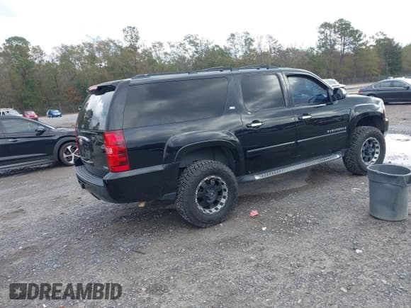 ✅ 2007 Chevrolet Suburban LT • VIN: 3GNFK163X7G263637 • Лот: 43768688. Опубликован ранее на IAAI с пробегом 194 590 миль. Бесплатный доступ к архиву аукционных продаж из США и подробный отчёт об истории автомобиля на DreamBid. Изображение 4.