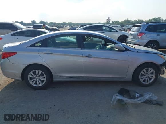 ✅ 2012 Hyundai Sonata GLS • VIN: 5NPEB4AC9CH436093 • Lot: 42377889. Wystawiony na IAAI z przebiegiem 141 591 mil. Bezpłatny archiwum sprzedaży aukcyjnych z USA i szczegółowy raport historii pojazdu na DreamBid. Zdjęcie 13.