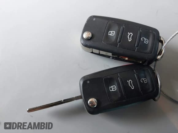 ✅ 2016 Volkswagen Passat S • VIN: 1VWAT7A3XGC012384 • Lot: 43722868. Wystawiony na IAAI z przebiegiem 125 870 mil. Bezpłatny archiwum sprzedaży aukcyjnych z USA i szczegółowy raport historii pojazdu na DreamBid. Zdjęcie 11.