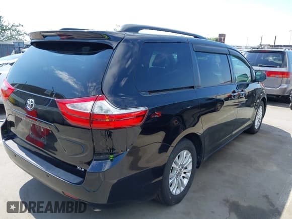 ✅ 2017 Toyota Sienna XLE Auto Access Seat • VIN: 5TDYZ3DC2HS865740 • Lot: 43289507. Listed on IAAI with 413,333 mi. Free auction sales archive from the USA and detailed vehicle history report at DreamBid. Image 4.