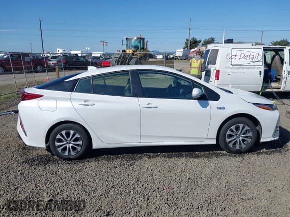 ✅ 2022 Toyota Prius LE • VIN: JTDKAMFP8N3198379 • Lot: 42094943. Listed on IAAI with 14,428 mi. Free auction sales archive from the USA and detailed vehicle history report at DreamBid. Image 13.