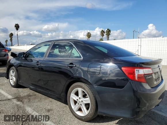 ✅ 2014 Toyota Camry SE • VIN: 4T1BF1FK0EU467615 • Лот: 93007435. Опубликован ранее на Copart с пробегом 151 655 миль. Бесплатный доступ к архиву аукционных продаж из США и подробный отчёт об истории автомобиля на DreamBid. Изображение 2.