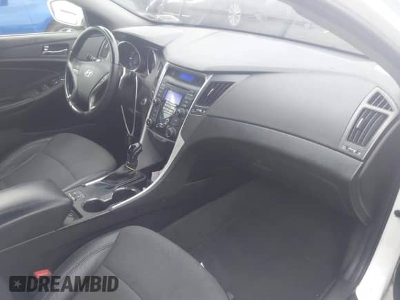 2013 Hyundai Sonata SE z VIN 5NPEC4ACXDH802979, wystawiony jako IAAI lot #43427784 z przebiegiem 106 031 mil mil oraz . Historia ofert i sprzedaży dostępna na DreamBid. Obrazek 5.