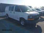 ✅ 2005 Chevrolet Express Cargo • VIN: 1GCGG25V851156671 • Lot: 43833847. Wystawiony na IAAI z przebiegiem 158 231 mil. Bezpłatny archiwum sprzedaży aukcyjnych z USA i szczegółowy raport historii pojazdu na DreamBid. Zdjęcie 1.