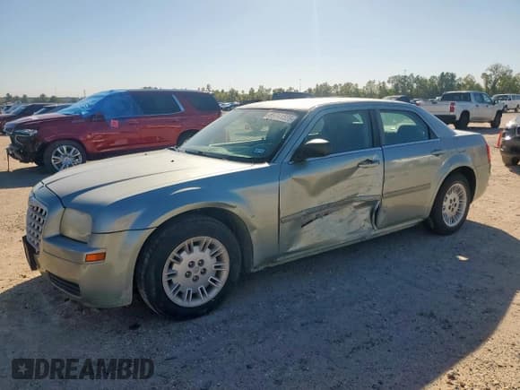 ✅ 2005 Chrysler 300 300 • VIN: 2C3JA43RX5H135366 • Лот: 89741555. Опубликован ранее на Copart с пробегом 105 711 миль. Бесплатный доступ к архиву аукционных продаж из США и подробный отчёт об истории автомобиля на DreamBid. Изображение 1.