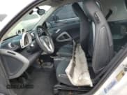 ✅ 2013 Smart fortwo Pure • VIN: WMEEJ3BA3DK649796 • Lot: 75279404. Wystawiony na Copart z przebiegiem Nie podano. Bezpłatny archiwum sprzedaży aukcyjnych z USA i szczegółowy raport historii pojazdu na DreamBid. Zdjęcie 7.