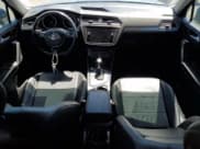 ✅ 2018 Volkswagen Tiguan SEL • VIN: 3VV3B7AX3JM021372 • Лот: 48673885. Опубликован ранее на Copart с пробегом 47 700 миль. Бесплатный доступ к архиву аукционных продаж из США и подробный отчёт об истории автомобиля на DreamBid. Изображение 8.