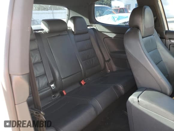 ✅ 2008 Volkswagen R32 • VIN: WVWKC71K98W152506 • Lot: 82190805. Listed on Copart with 168,139 mi. Free auction sales archive from the USA and detailed vehicle history report at DreamBid. Image 11.