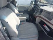 ✅ 2013 Toyota Sienna XLE AAS • VIN: 5TDYK3DC1DS360299 • Лот: 42696792. Опубликован ранее на IAAI с пробегом 186 676 миль. Бесплатный доступ к архиву аукционных продаж из США и подробный отчёт об истории автомобиля на DreamBid. Изображение 5.