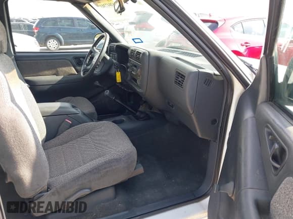 ✅ 1997 Chevrolet S-10 LS • VIN: 1GCCS19X8VK150625 • Лот: 43847303. Опубликован ранее на IAAI с пробегом 128 973 миль. Бесплатный доступ к архиву аукционных продаж из США и подробный отчёт об истории автомобиля на DreamBid. Изображение 5.