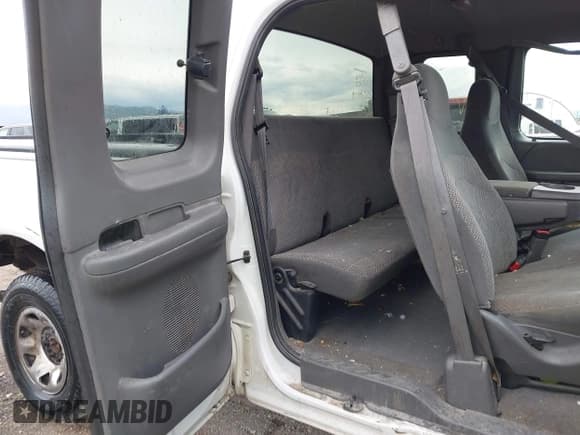 ✅ 2000 Ford F-150 XL • VIN: 2FTPX18L3YCA63600 • Лот: 42317241. Опубликован ранее на IAAI с пробегом Не указан. Бесплатный доступ к архиву аукционных продаж из США и подробный отчёт об истории автомобиля на DreamBid. Изображение 8.