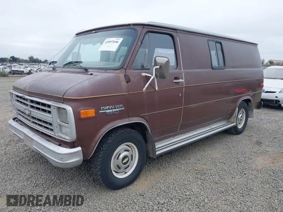 ✅ 1988 Chevrolet Chevy Van • VIN: 1GCEG25H4J7104141 • Лот: 43097646. Опубликован ранее на IAAI с пробегом 10 988 миль. Бесплатный доступ к архиву аукционных продаж из США и подробный отчёт об истории автомобиля на DreamBid. Изображение 2.