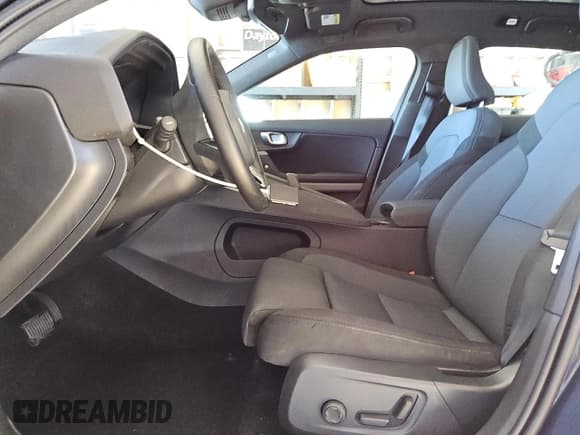 ✅ 2021 Polestar 2 Launch Edition • VIN: LPSED3KAXML016589 • Lot: 80163124. Wystawiony na Copart z przebiegiem 61 678 mil. Bezpłatny archiwum sprzedaży aukcyjnych z USA i szczegółowy raport historii pojazdu na DreamBid. Zdjęcie 7.