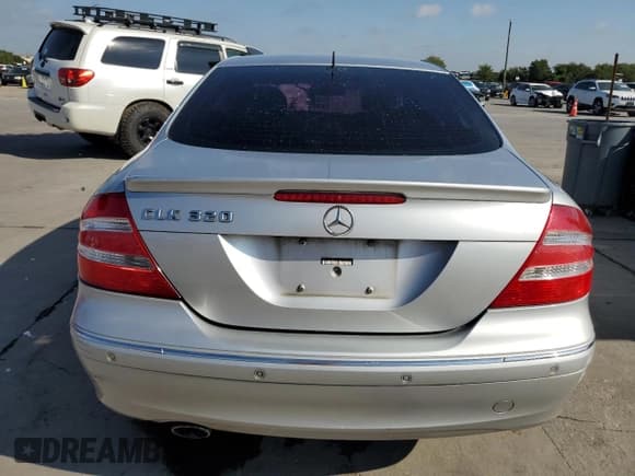 ✅ 2003 Mercedes-Benz CLK 320 • VIN: WDBTJ65J43F038135 • Лот: 71801574. Опубликован ранее на Copart с пробегом 220 256 миль. Бесплатный доступ к архиву аукционных продаж из США и подробный отчёт об истории автомобиля на DreamBid. Изображение 6.