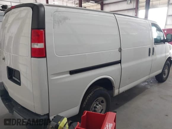 ✅ 2020 Chevrolet Express Cargo • VIN: 1GCWGAFP5L1185807 • Lot: 43412489. Listed on IAAI with 131,109 mi. Free auction sales archive from the USA and detailed vehicle history report at DreamBid. Image 4.