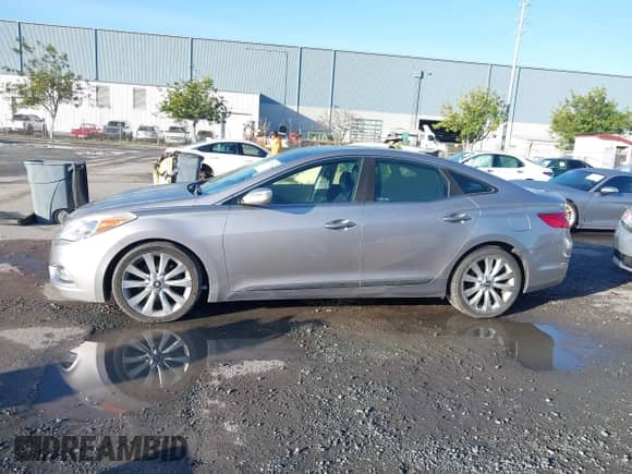 ✅ 2013 Hyundai Azera • VIN: KMHFH4JG3DA230844 • Lot: 41817997. Wystawiony na IAAI z przebiegiem 129 163 mil mil. Skorzystaj z bezpłatnego archiwum sprzedaży aukcyjnych z USA i zobacz szczegółowy raport historii pojazdu na DreamBid. Zdjęcie 15.