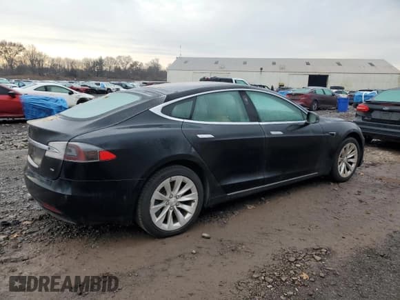 ✅ 2017 Tesla Model S 60 • VIN: 5YJSA1E10HF197326 • Лот: 93603505. Опубликован ранее на Copart с пробегом 100 720 миль. Бесплатный доступ к архиву аукционных продаж из США и подробный отчёт об истории автомобиля на DreamBid. Изображение 3.