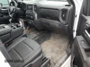 ✅ 2024 Chevrolet Silverado 2500HD • VIN: 1GB4WLE76RF281582 • Lot: 84838294. Wystawiony na Copart z przebiegiem 18 705 mil. Bezpłatny archiwum sprzedaży aukcyjnych z USA i szczegółowy raport historii pojazdu na DreamBid. Zdjęcie 8.