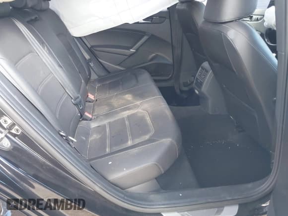 ✅ 2022 Volkswagen Passat R-Line • VIN: 1VWMA7A34NC000165 • Лот: 41251461. Опубликован ранее на IAAI с пробегом 61 123 миль. Бесплатный доступ к архиву аукционных продаж из США и подробный отчёт об истории автомобиля на DreamBid. Изображение 8.