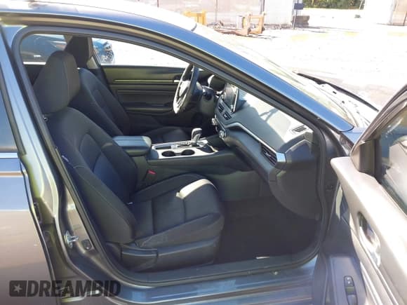 ✅ 2019 Nissan Altima S • VIN: 1N4BL4BV8KC227315 • Lot: 43490545. Wystawiony na IAAI z przebiegiem 103 248 mil. Bezpłatny archiwum sprzedaży aukcyjnych z USA i szczegółowy raport historii pojazdu na DreamBid. Zdjęcie 5.