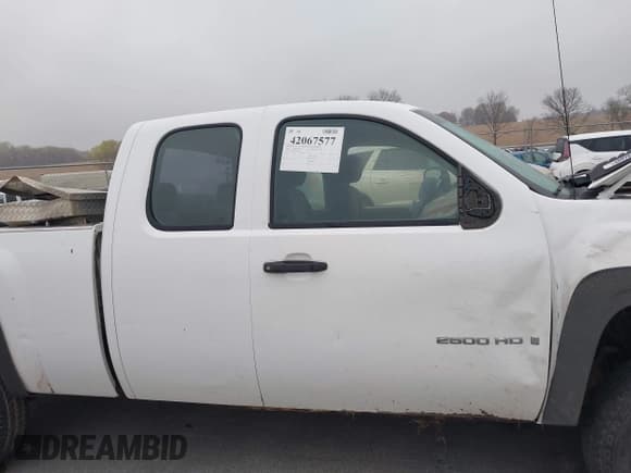 ✅ 2008 Chevrolet Silverado 2500HD 1LT • VIN: 1GCHK29K38E182871 • Lot: 42067577. Wystawiony na IAAI z przebiegiem 262 626 mil. Bezpłatny archiwum sprzedaży aukcyjnych z USA i szczegółowy raport historii pojazdu na DreamBid. Zdjęcie 13.