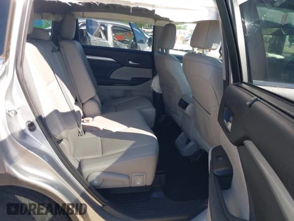 ✅ 2015 Toyota Highlander XLE • VIN: 5TDKKRFHXFS070762 • Лот: 42204178. Опубликован ранее на IAAI с пробегом 94 869 миль. Бесплатный доступ к архиву аукционных продаж из США и подробный отчёт об истории автомобиля на DreamBid. Изображение 8.