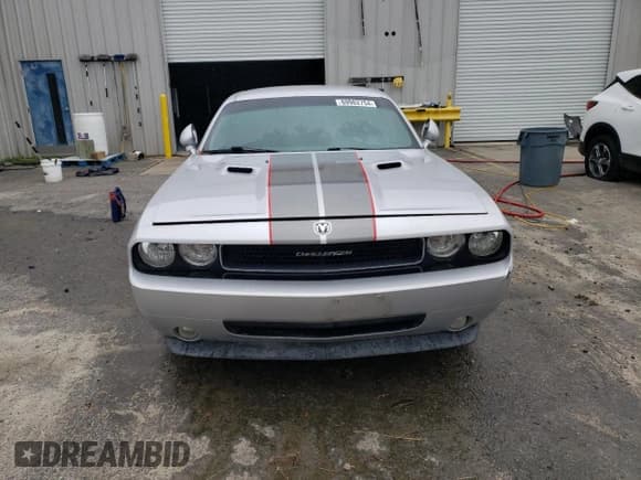 ✅ 2010 Dodge Challenger SE • VIN: 2B3CJ4DVXAH102864 • Lot: 69982754. Wystawiony na Copart z przebiegiem 183 068 mil. Bezpłatny archiwum sprzedaży aukcyjnych z USA i szczegółowy raport historii pojazdu na DreamBid. Zdjęcie 5.