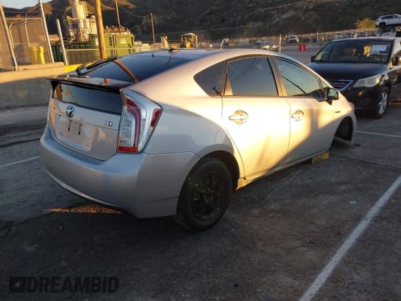 ✅ 2015 Toyota Prius Two • VIN: JTDKN3DU9F1992327 • Lot: 43778331. Wystawiony na IAAI z przebiegiem 218 119 mil. Bezpłatny archiwum sprzedaży aukcyjnych z USA i szczegółowy raport historii pojazdu na DreamBid. Zdjęcie 4.