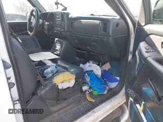 ✅ 2000 Chevrolet Silverado 2500 LS • VIN: 1GCGC29U2YE227549 • Lot: 42779637. Wystawiony na IAAI z przebiegiem 507 895 mil. Bezpłatny archiwum sprzedaży aukcyjnych z USA i szczegółowy raport historii pojazdu na DreamBid. Zdjęcie 5.