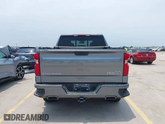2019 Chevrolet Silverado 1500 High Country z VIN 3GCUYHED6KG169118, wystawiony jako IAAI lot #39540984 z przebiegiem 107 356 mil mil oraz . Historia ofert i sprzedaży dostępna na DreamBid. Obrazek 16.
