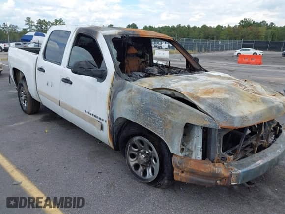 2007 Chevrolet Silverado 1500 1LT with VIN 2GCEC13C071606065, listed as a IAAI auction lot 43308425 with Not provided miles and . Bid and sale history available at DreamBid. Image 1.