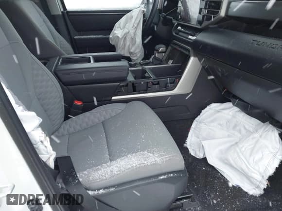 ✅ 2024 Toyota Tundra SR5 • VIN: 5TFLA5DB6RX192547 • Lot: 41385022. Listed on IAAI with 9,177 mi. Free auction sales archive from the USA and detailed vehicle history report at DreamBid. Image 5.