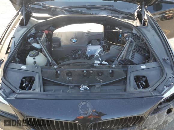 ✅ 2016 BMW 5 Series 528i xDrive • VIN: WBA5A7C51GG644009 • Lot: 82069235. Wystawiony na Copart z przebiegiem 87 726 mil. Bezpłatny archiwum sprzedaży aukcyjnych z USA i szczegółowy raport historii pojazdu na DreamBid. Zdjęcie 11.