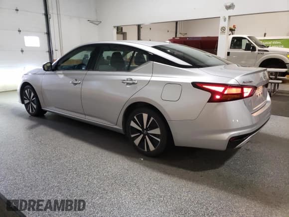 ✅ 2020 Nissan Altima SL • VIN: 1N4BL4EV0LC216919 • Lot: 84611195. Wystawiony na Copart z przebiegiem 98 401 mil. Bezpłatny archiwum sprzedaży aukcyjnych z USA i szczegółowy raport historii pojazdu na DreamBid. Zdjęcie 2.