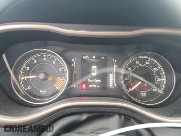 ✅ 2014 Jeep Cherokee Latitude • VIN: 1C4PJMCS5EW125645 • Лот: 89829685. Опубликован ранее на Copart с пробегом 105 724 миль. Бесплатный доступ к архиву аукционных продаж из США и подробный отчёт об истории автомобиля на DreamBid. Изображение 9.