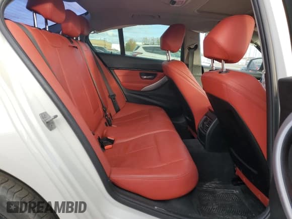 ✅ 2017 BMW 3 Series 320i xDrive • VIN: WBA8E5G37HNU43646 • Lot: 86489605. Wystawiony na Copart z przebiegiem 108 761 mil. Bezpłatny archiwum sprzedaży aukcyjnych z USA i szczegółowy raport historii pojazdu na DreamBid. Zdjęcie 10.