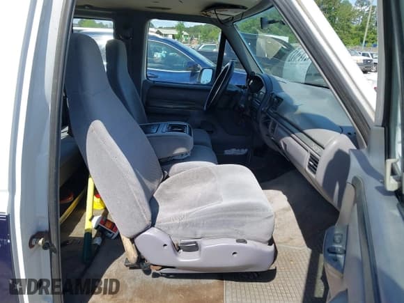 ✅ 1995 Ford F-150 • VIN: 1FTEX15N3SKB90623 • Lot: 42143642. Listed on IAAI with 301,780 mi. Free auction sales archive from the USA and detailed vehicle history report at DreamBid. Image 5.