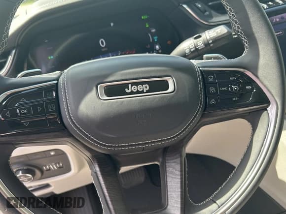 ✅ 2023 Jeep Grand Cherokee Overland • VIN: 1C4RJYD67P8100271 • Лот: 67457895. Опубликован ранее на Copart с пробегом 8 255 миль. Бесплатный доступ к архиву аукционных продаж из США и подробный отчёт об истории автомобиля на DreamBid. Изображение 12.