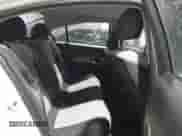 2015 Chevrolet Cruze LS z VIN 1G1PA5SH4F7209231, wystawiony jako IAAI lot #43335340 z przebiegiem 137 165 mil mil oraz . Historia ofert i sprzedaży dostępna na DreamBid. Obrazek 8.