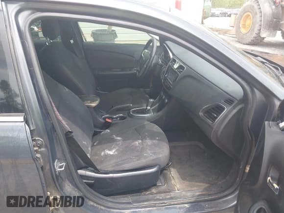 ✅ 2012 Chrysler 200 Touring • VIN: 1C3CCBBB9CN302705 • Лот: 42479481. Опубликован ранее на IAAI с пробегом 174 777 миль. Бесплатный доступ к архиву аукционных продаж из США и подробный отчёт об истории автомобиля на DreamBid. Изображение 5.