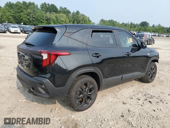 ✅ 2024 Kia Seltos LX • VIN: KNDEPCAA6R7658467 • Lot: 66353745. Wystawiony na Copart z przebiegiem 7 896 mil. Bezpłatny archiwum sprzedaży aukcyjnych z USA i szczegółowy raport historii pojazdu na DreamBid. Zdjęcie 3.