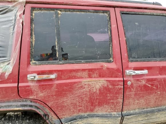 ✅ 1992 Jeep Cherokee • VIN: 1J4FJ58S4NL200373 • Lot: 57340475. Wystawiony na Copart z przebiegiem 194 713 mil. Bezpłatny archiwum sprzedaży aukcyjnych z USA i szczegółowy raport historii pojazdu na DreamBid. Zdjęcie 11.