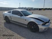 ✅ 2014 Ford Mustang V6 • VIN: 1ZVBP8AM1E5258829 • Lot: 69080915. Wystawiony na Copart z przebiegiem 153 914 mil. Bezpłatny archiwum sprzedaży aukcyjnych z USA i szczegółowy raport historii pojazdu na DreamBid. Zdjęcie 4.