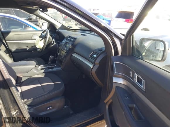 ✅ 2018 Ford Explorer XLT • VIN: 1FM5K7D85JGA67237 • Lot: 41408927. Wystawiony na IAAI z przebiegiem 104 071 mil. Bezpłatny archiwum sprzedaży aukcyjnych z USA i szczegółowy raport historii pojazdu na DreamBid. Zdjęcie 5.