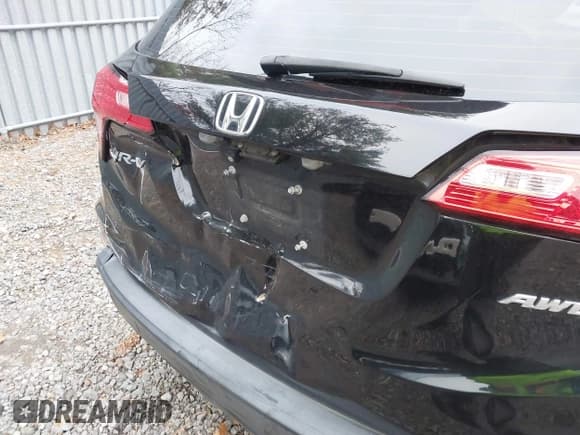 ✅ 2018 Honda HR-V LX • VIN: 3CZRU6H32JM714461 • Lot: 43663562. Listed on IAAI with 107,488 mi. Free auction sales archive from the USA and detailed vehicle history report at DreamBid. Image 17.